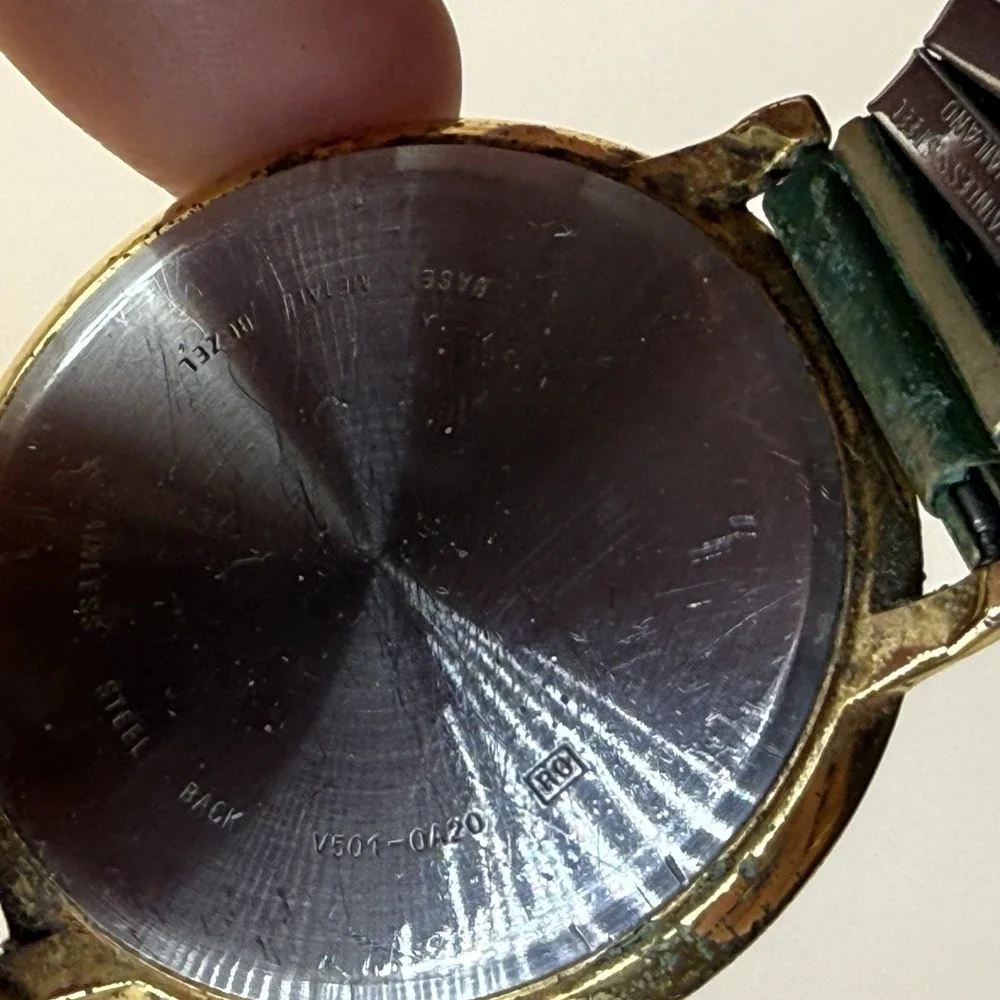 Lorus Disney Mickey Mouse Watch Gold Tone V501-0A20 Quartz Analog Untested